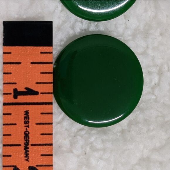 Vintage 60's Bakelite Spinach Green Disc Clip Earrings - Picture 7 of 10